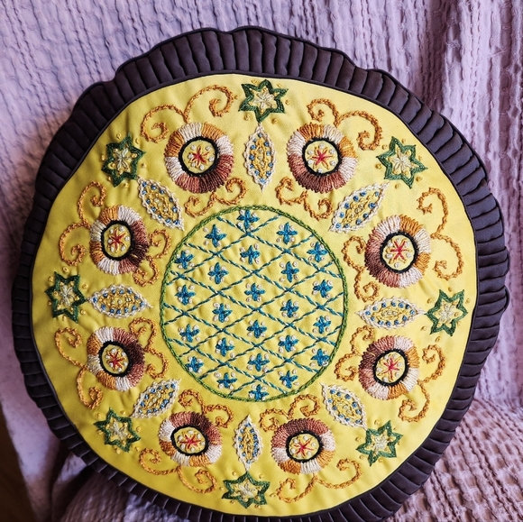 2 Handmade 14 " Diameter Cross Stiched Throw Pillows. Zippered. - Picture 9 of 15